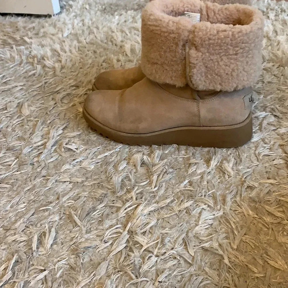 - Uggs Amie light creamy beige only worn for one season. - Picture 2 of 7